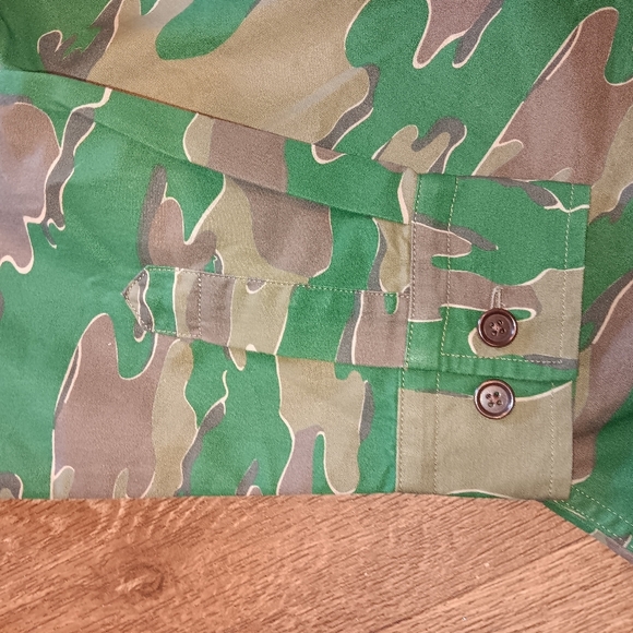 Banana Republic Green Camouflage Jacket Semi New - Picture 3 of 4